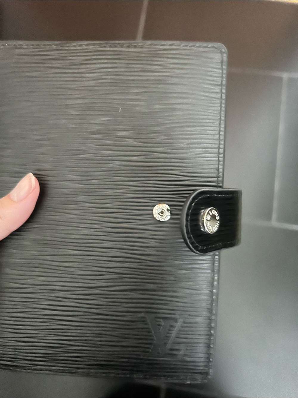 Black LV epi agenda cover - Picture 3 of 5
